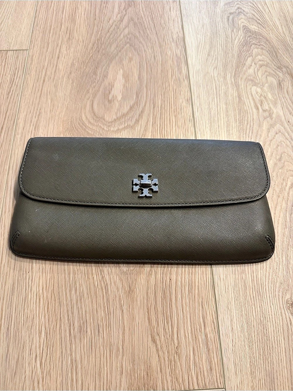 Tory Burch Diana Slim Saffiano Clutch Grey